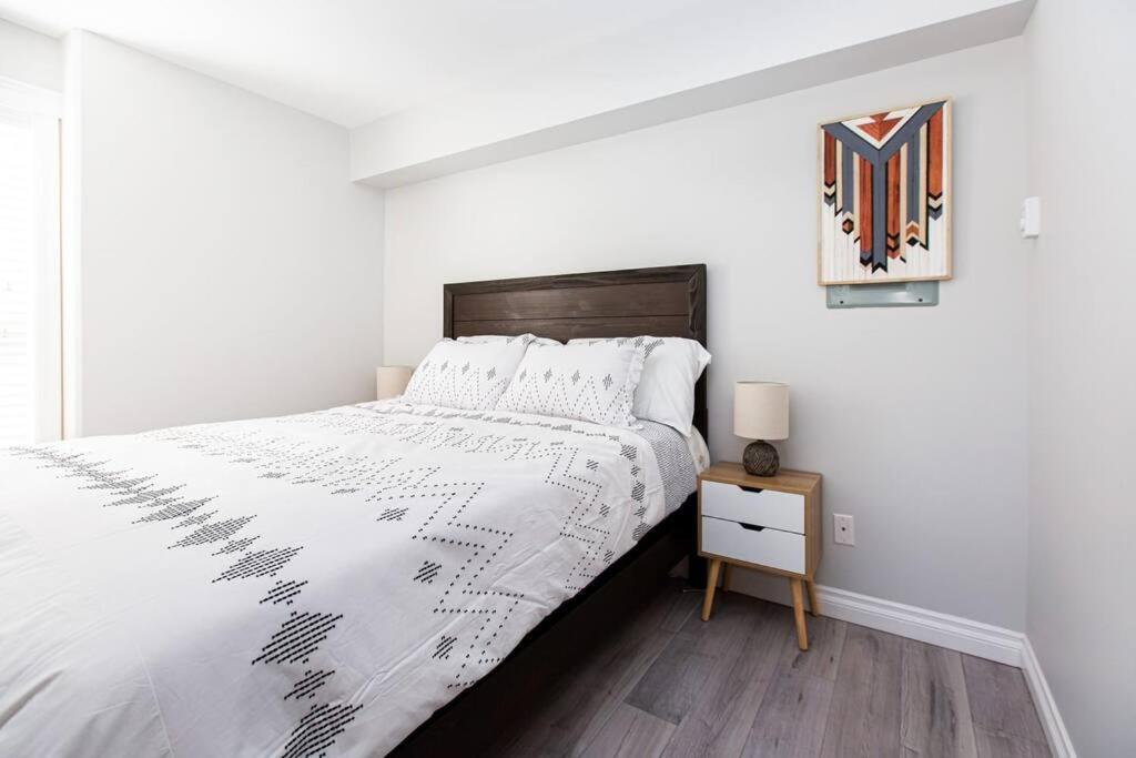 Beautiful & Cozy 1 Bedroom 1 Bath In The Westshore Victoria Exterior photo