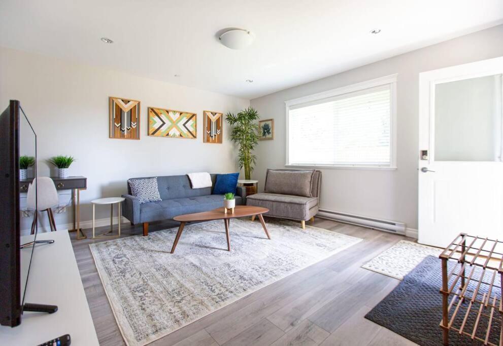 Beautiful & Cozy 1 Bedroom 1 Bath In The Westshore Victoria Exterior photo